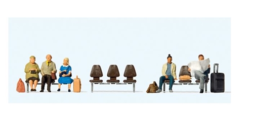 Preiser 10660 Rejsende, ventende, fem figurer samt stole og bagage, H0