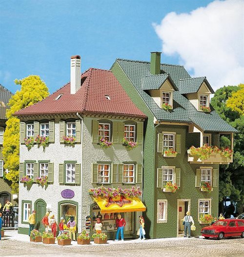 Faller 130414 To etageejendomme i forskellige farver, ep II, H0