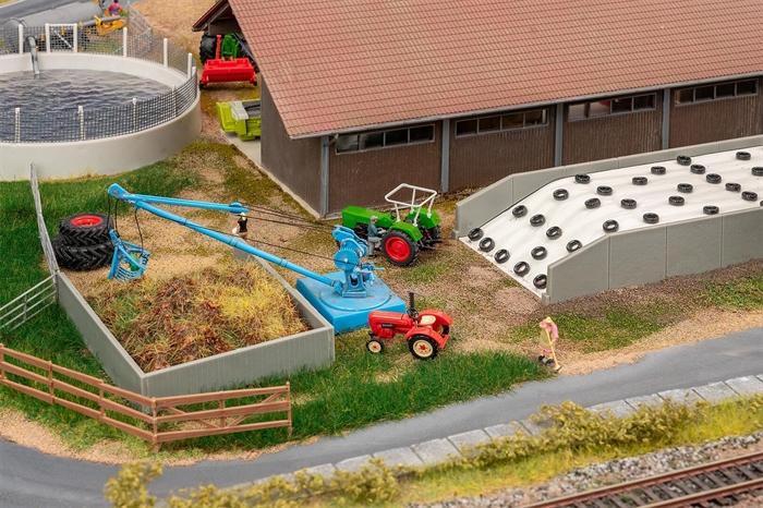 Faller 130678  Kørbar ensilagegrav og gødningsbunke med kran, H0