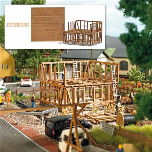 Busch 1371 Bindingsværkshus under opførelse, H0