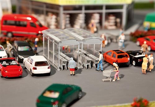 Faller 180606 Moderne Shelter m. indkøbsvogne H0