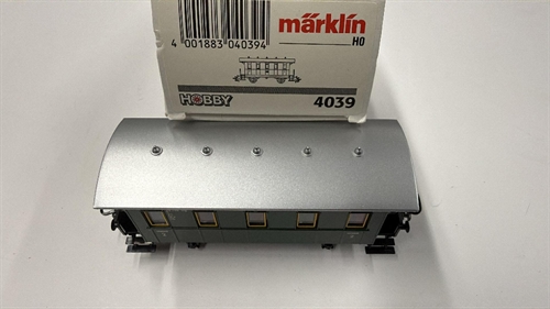 Märklin 4039 Personvogn med slæbesko og indvendig belysning (BRUGT)