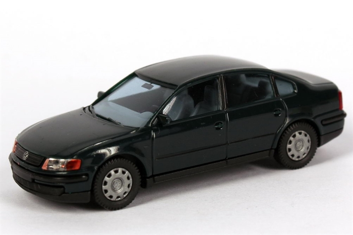 AWM 0750 VW Passat \'97, mørkegrøn, H0