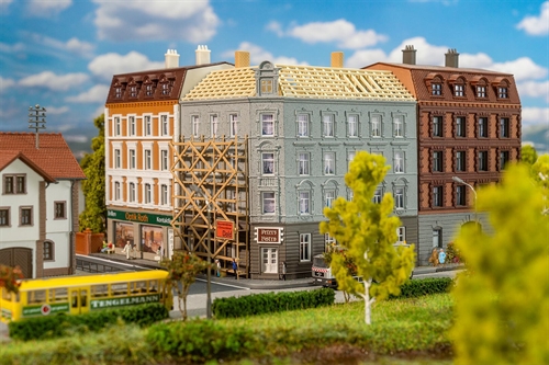 Faller 232166 Hjørnebyhus under renovering, Spor N