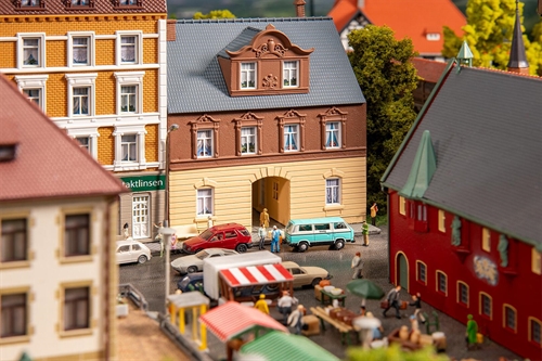 Faller 232178 Byhus med gennemkørsel, Spor N