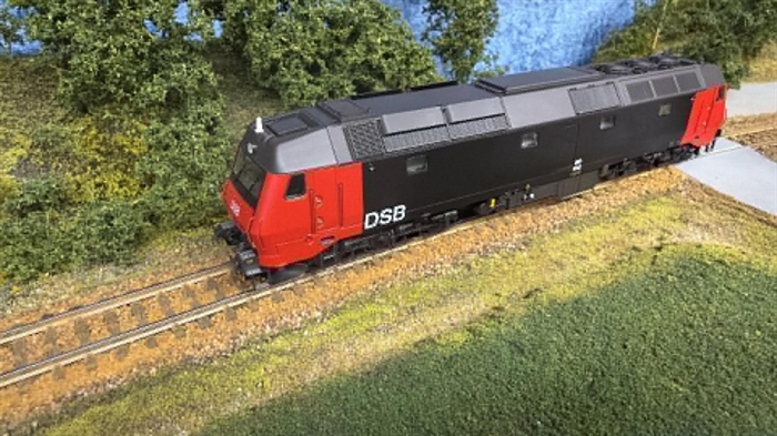 McK 0128DCS ME 1512  Rød/sort, 2000-2006 , DC SOUND              