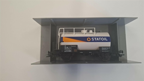 Klein Modellbahn 3358 Tankvogn fra DSB ''Statiol'' Epoke V (BRUGT)