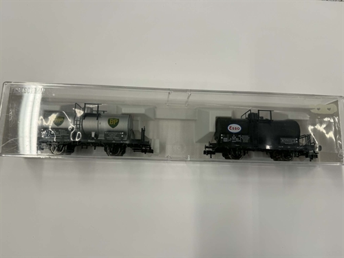 Fleischmann 542609 Dobbelt tankvognssæt med Esso og BP vogne (BRUGT)