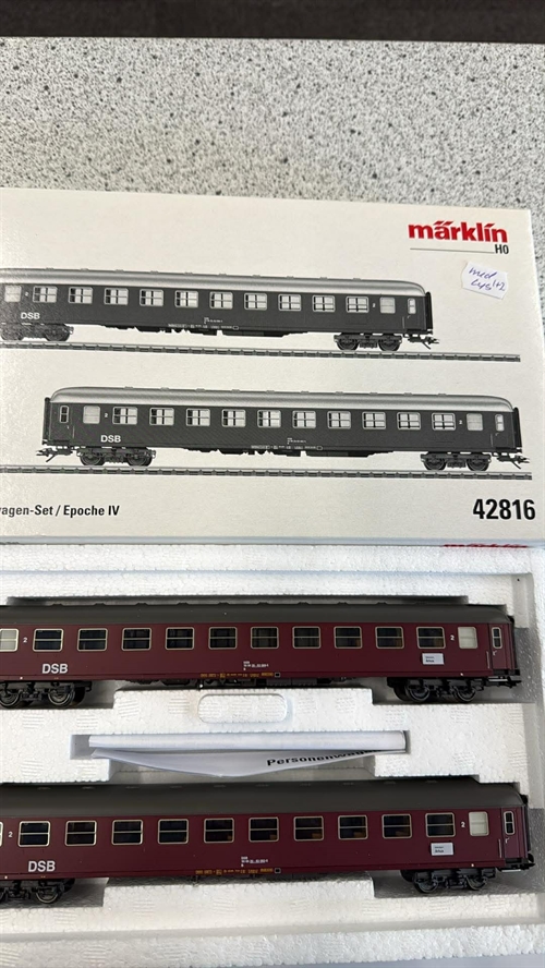 Märklin 42815 + 42816 2x 2-delt personvognssæt med indvendig belysning (BRUGT)