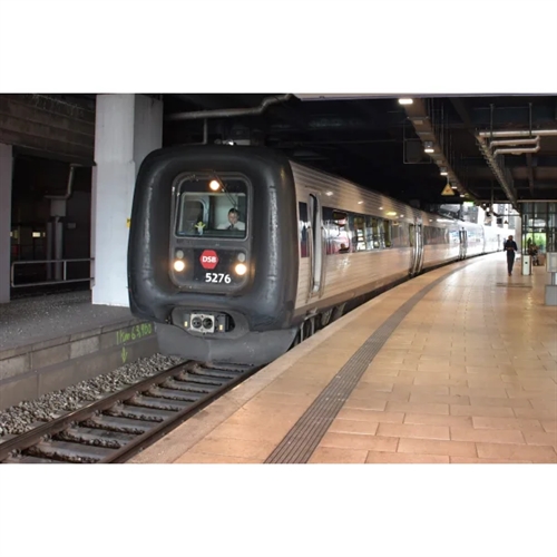 McK 5011 ac-sound DSB MF 5076 "Thomas Mann" Lyseblå/mørkeblå, røde dørmarkeringer, sekskantlogo, TRIT ca. 2015 til dato.