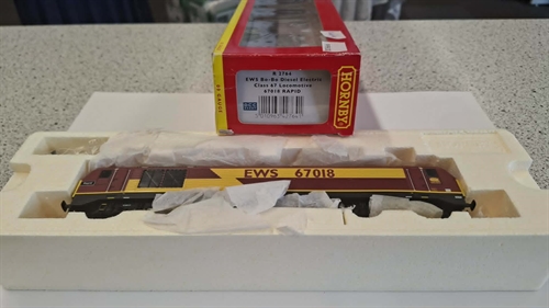 Hornby R2464 EWS Bo-Bo diesel elektrisk klasse 67 lokomotiv 67018 RAPID Analog (BRUGT)