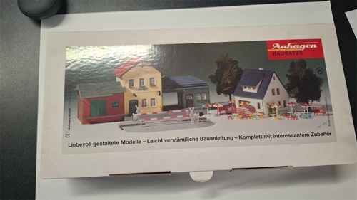 Auhagen 15 100 Byggesæt tilbehør startpakke med station osv. i originalemballage (BRUGT)