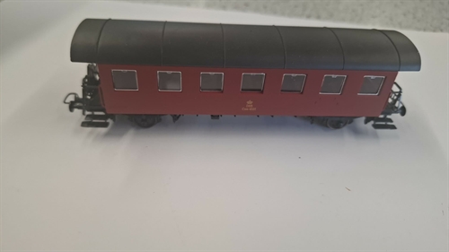 Klein modellbahn SoSe 60/98 2-akslet personbil hos DSB type Bi, epoke III (BRUGT)