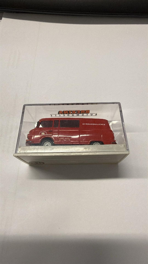 Brekina 93030 Barkas Falck Dyreambulance, H0
