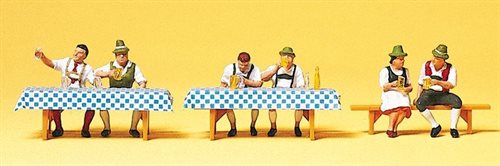 Preiser 10447 "Til Oktoberfest", tre par figurer, H0