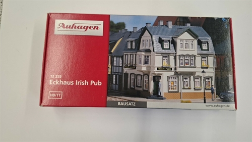 Auhagen 12255 Hjørnehus med Pub H0