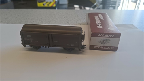Klein modellbahn 329A særserie skydedørsvogn hos DSB, type Hims med bremserplatform, epoke V (BRUGT)