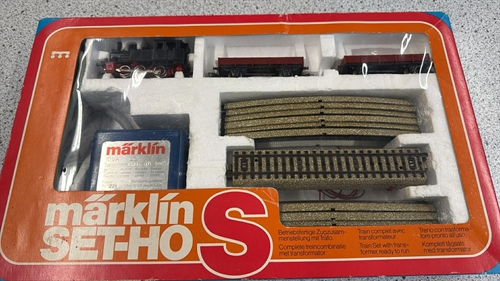 Märklin 0974 Startsæt med godstog, to fladvogne, M-skinneoval og trafo (BRUGT)