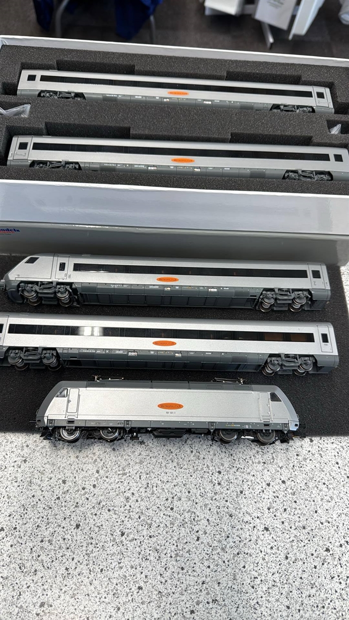 L.S.Models 46044 + lokomotiv,  styrevogn samt ekstra vogn(Brugt)