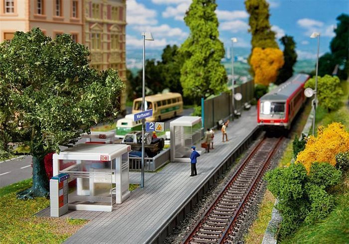 Faller 120240 Moderne Venteskur med tilbehør, ep V, H0