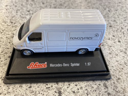 Modeltog 1005 Mercedes Sprinter, Novozymes, H0 NYHED 2020