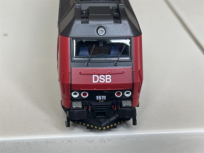McK 0126 DCS DSB ME 1511 Rød/sort, langt førerhus, ATC, tigerstriber