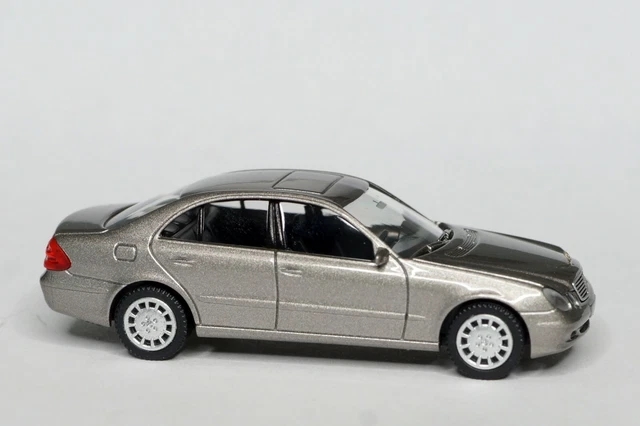 Wiking 2190428 Mercedes Benz MB 230 E-Klasse, travertin-beige- metallic, H0